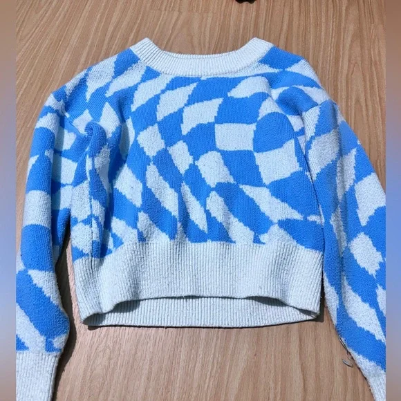 blue and white sweater - Picture 1 of 2